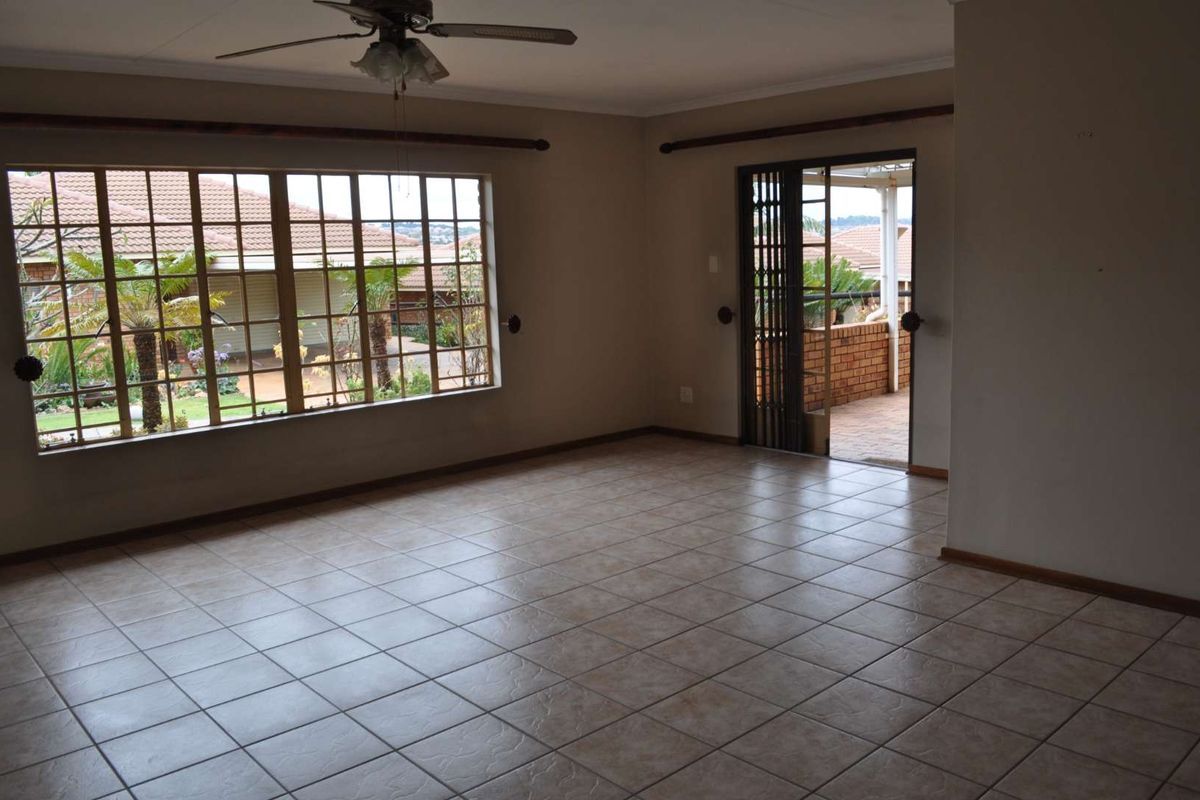 SPECIOUS HOME FOR SALE IN RENAISSANCE RETIRMENT VILLAGE - Photo 2