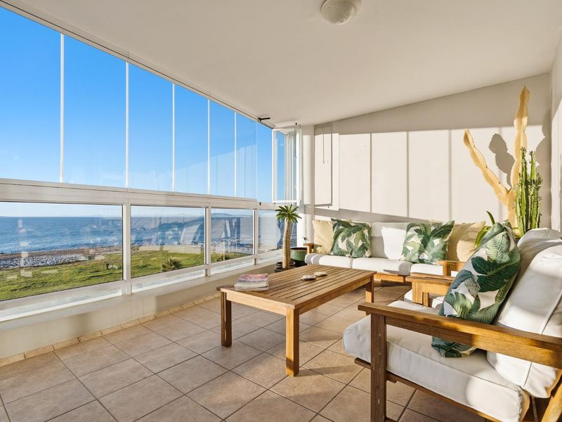 Expansive Front-Row Apartment | 200 sqm of Uninterrupted Ocean Views - Photo 3