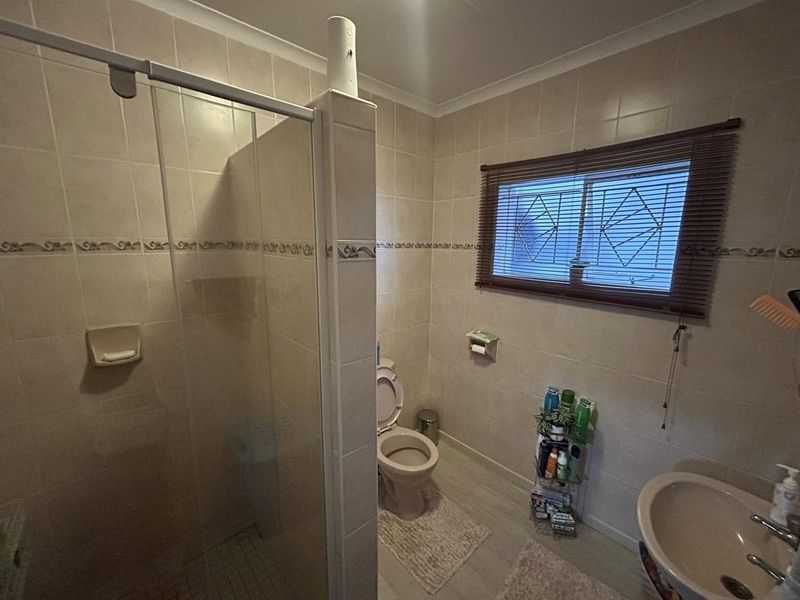 The perfect unit in the right place — this 3-bedroom unit offers comfortable living just minutes from The Grove - Photo 9