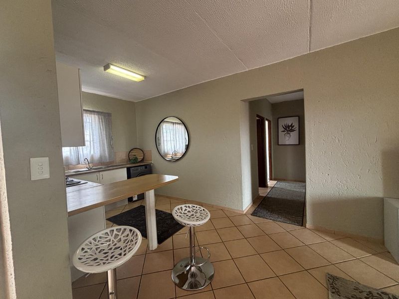 2 Bedroom 1 Bathroom Townhouse For sale in Princess Roodepoort - Photo 5