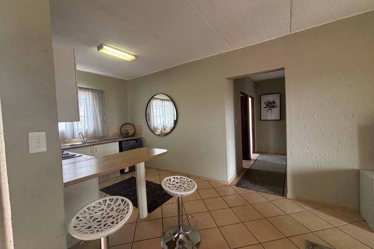 2 Bedroom 1 Bathroom Townhouse For sale in Princess Roodepoort - Photo 5