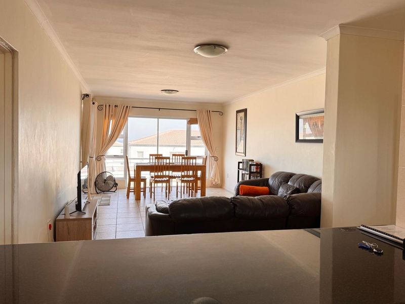 Coastal Big Bay apartment with tandem garage! - Photo 7