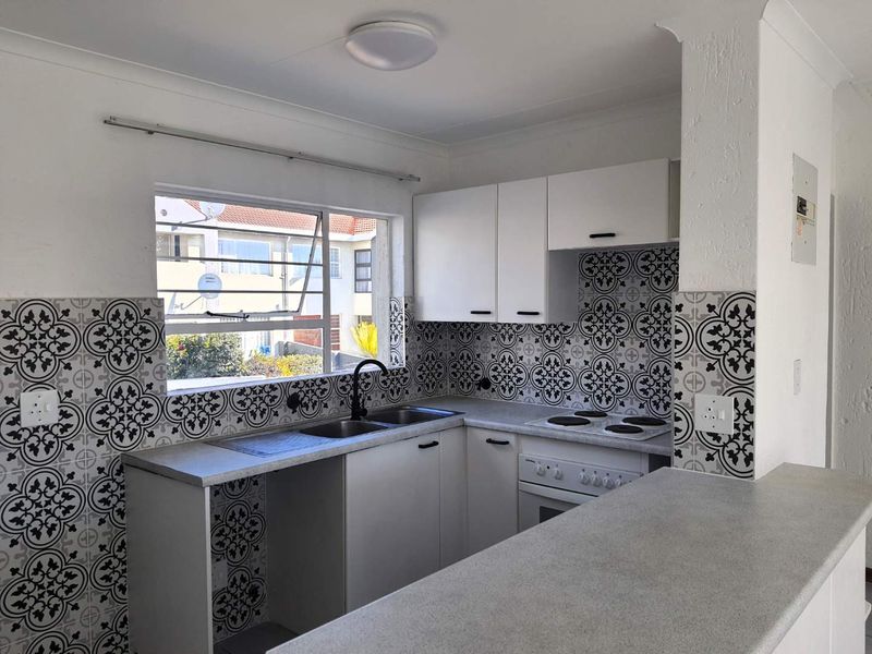 Perfectly positioned 1 Bedroom Apartment - Photo 2