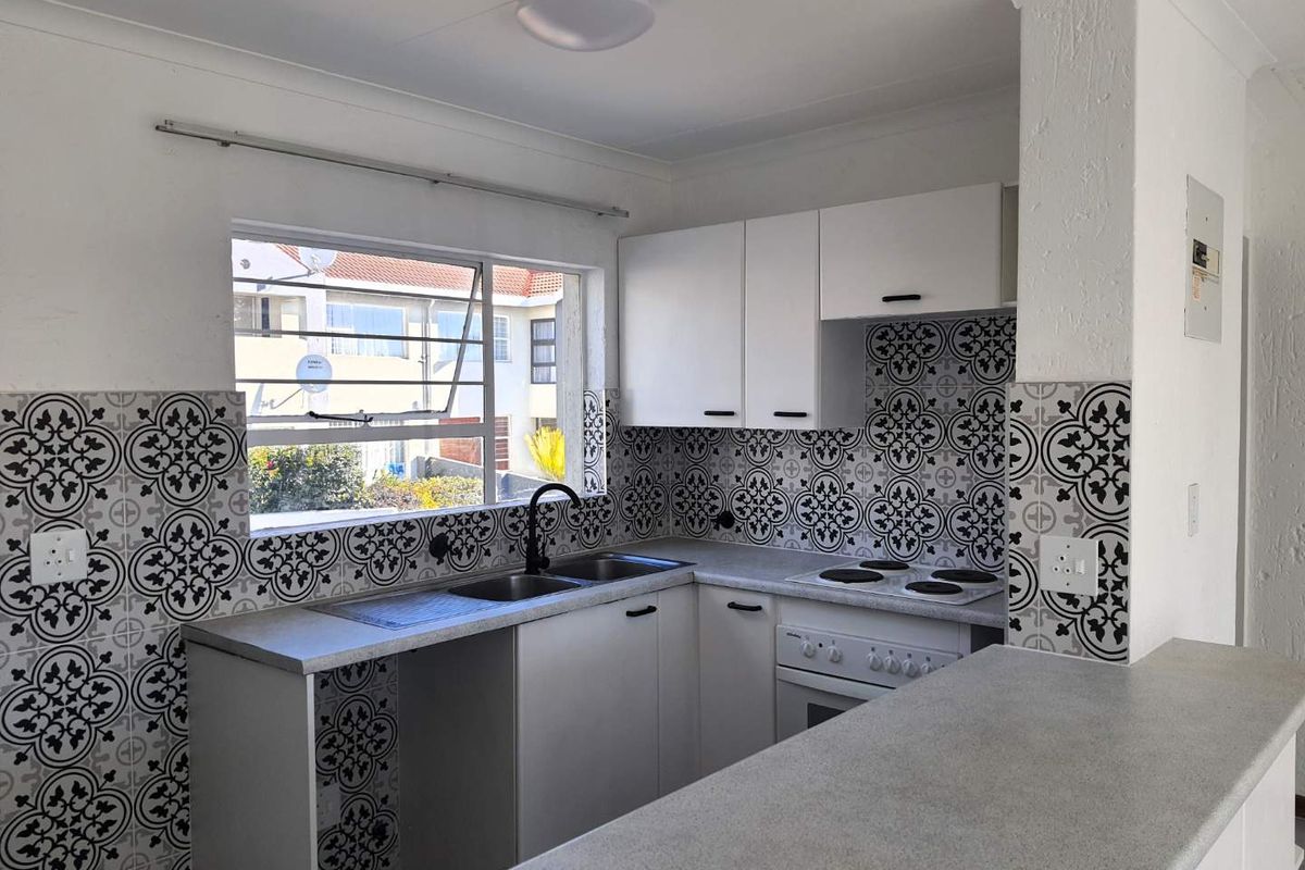 Perfectly positioned 1 Bedroom Apartment - Photo 2