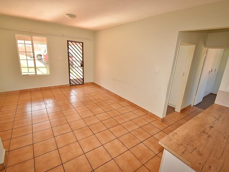 Ground Floor Townhouse - Photo 8