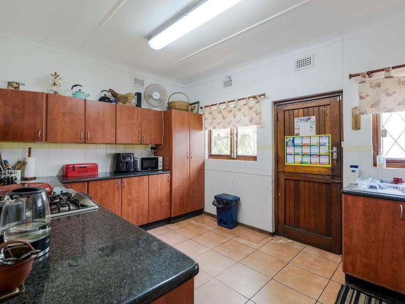 Level land family home - Photo 10