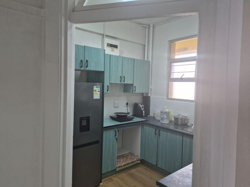 Luxurious 2.5 Bedroom Apartment on Durban's Golden Mile R 1 300 000 - Photo 10