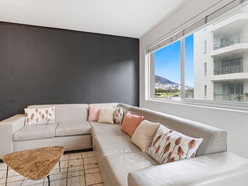 Prime location on Beach Road in Mouille Point - Photo 7