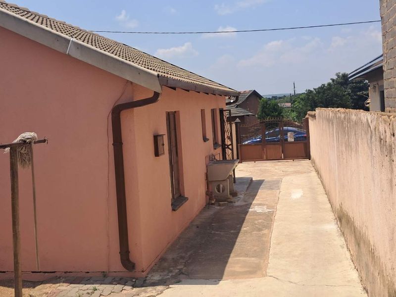 3 BEDROOM TO LET - Photo 3