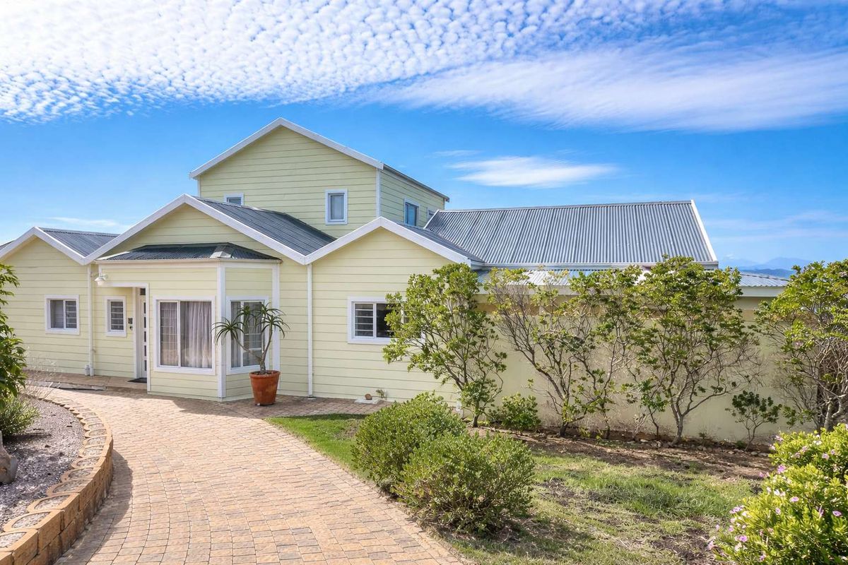 House For Sale in Karmosyn Vleesbaai with Dual Living - Photo 4