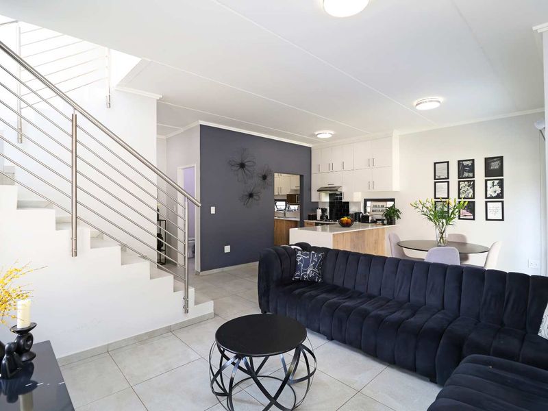 Stylish and Private 3-Bedroom Home in Springwood Estate - Photo 10