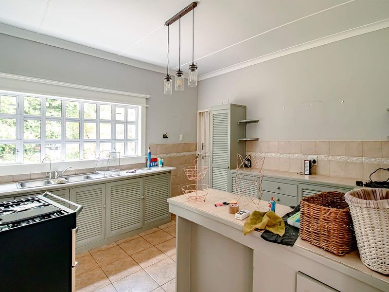 A home with wonderful spaces and a borehole!!!! - Photo 5