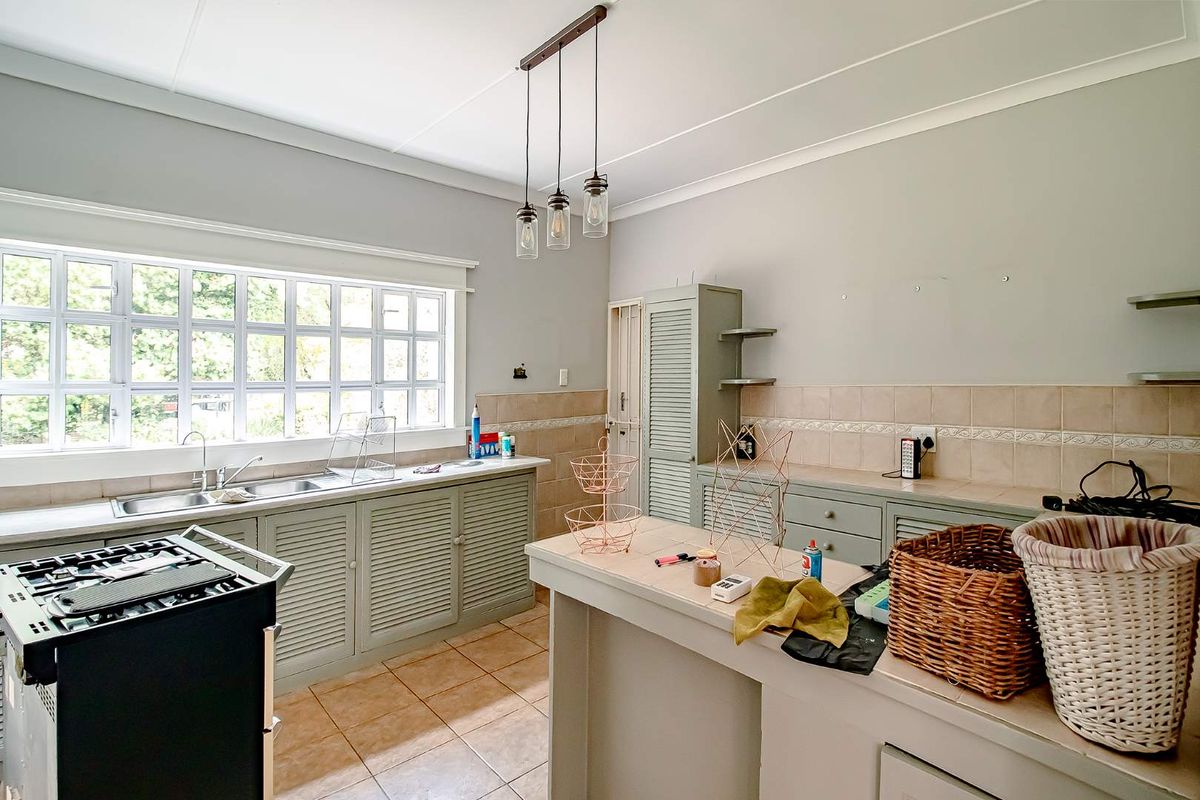 A home with wonderful spaces and a borehole!!!! - Photo 5