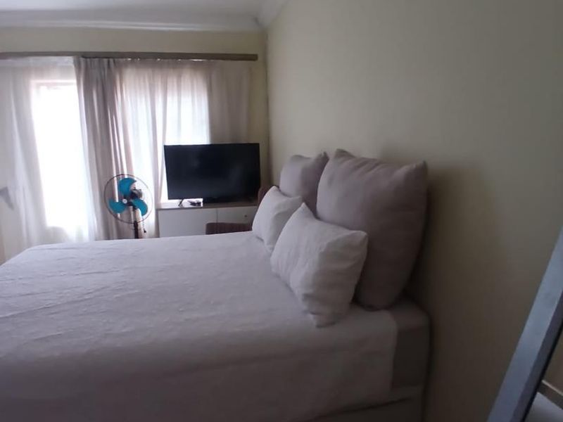 3 Bedroom House Sale in Heatherview, Pretoria - Photo 2