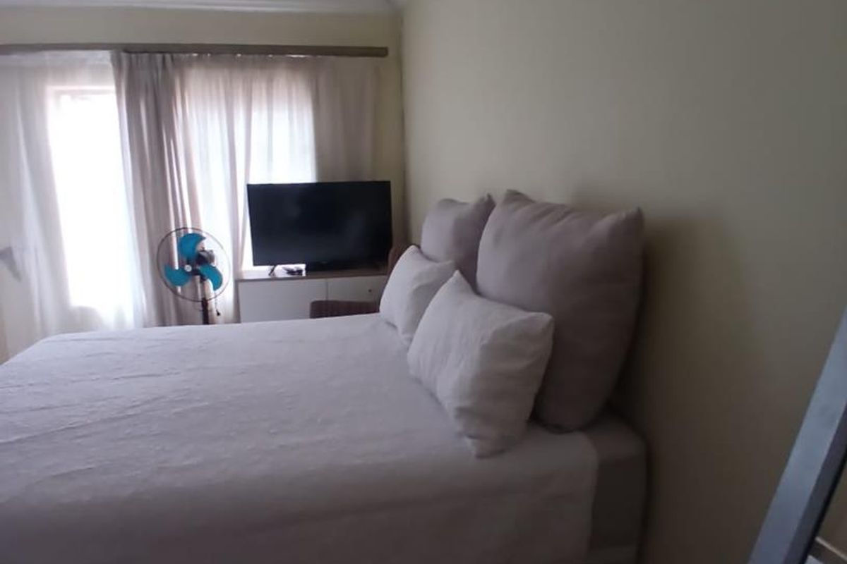 3 Bedroom House Sale in Heatherview, Pretoria - Photo 2