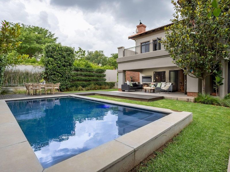 Fully renovated exquisite family home - Photo 2