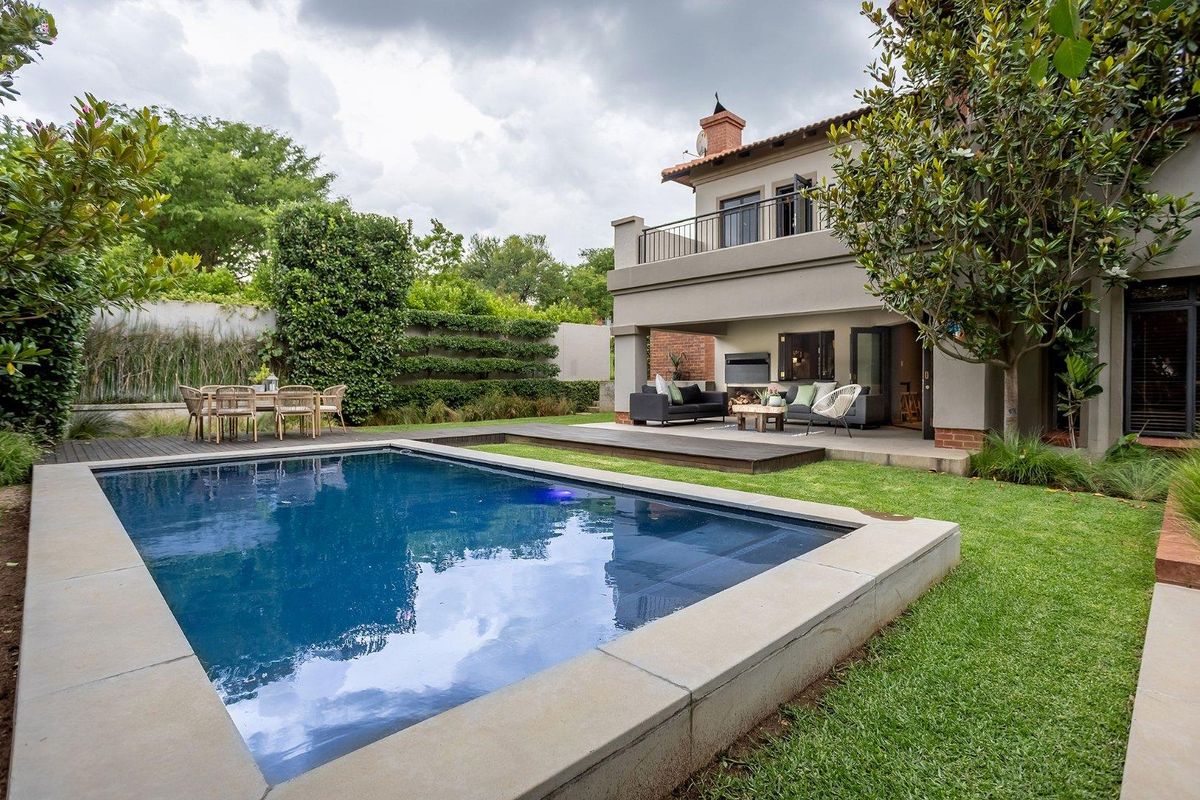 Fully renovated exquisite family home - Photo 2