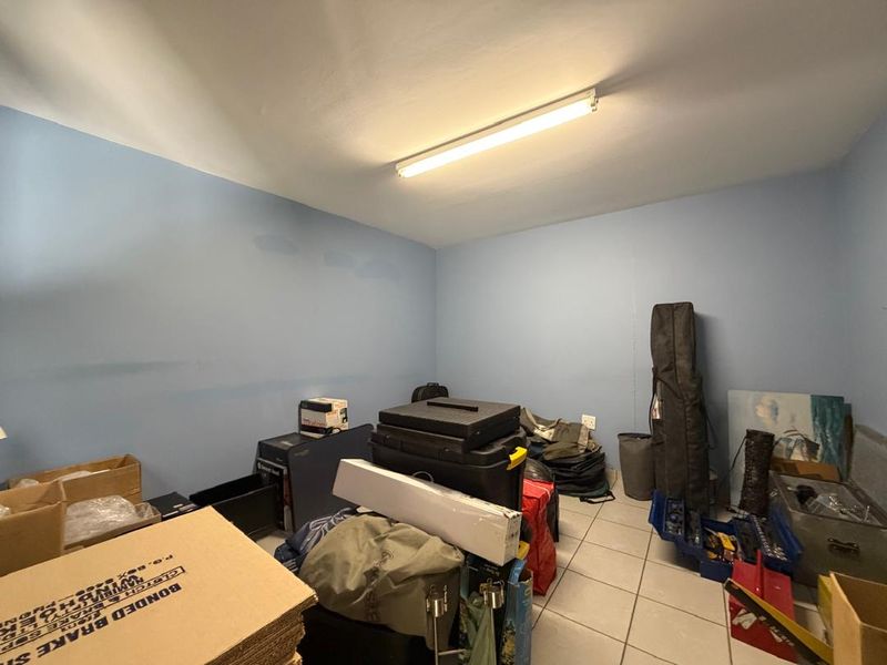 Warehouse Units for Sale – 153m2 Total - Photo 10