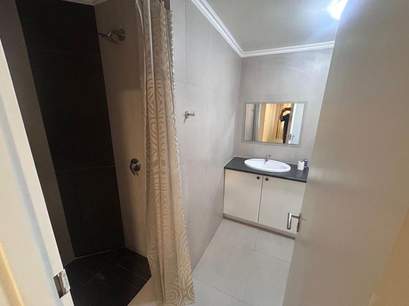 Easy Living - Ground Floor Unit with Private Garden Appeal - Photo 8