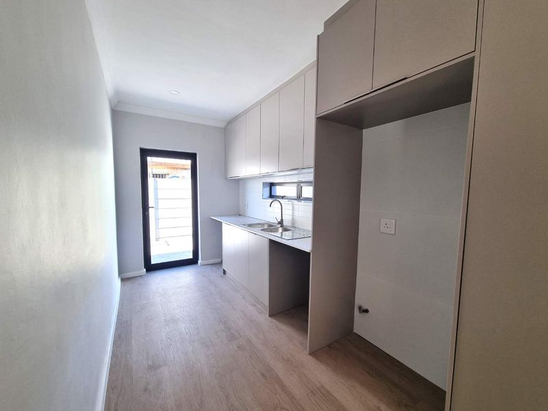 Renovated Family Home to Rent in Parklands - Photo 9