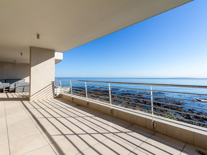 Exceptional 6th Floor Apartment with Panoramic Sea Views - Photo 10