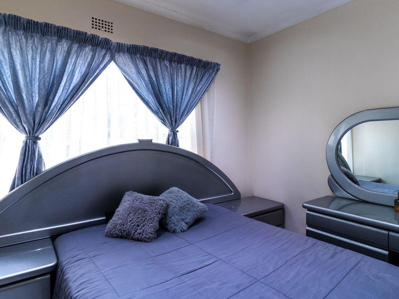 Stunning 4 Bedroom Home in Rynsoord - Photo 4