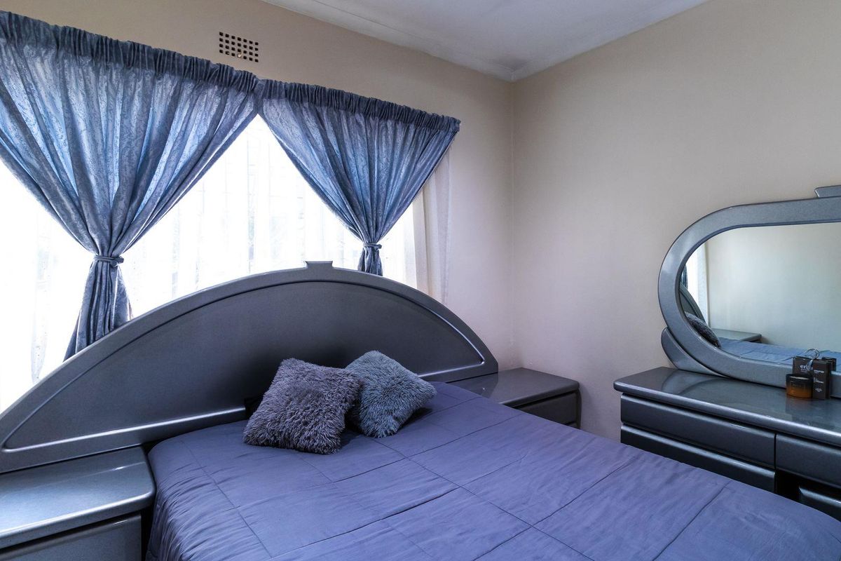 Stunning 4 Bedroom Home in Rynsoord - Photo 4