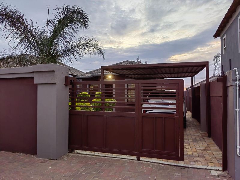 Riverside View Family Home R 966 000 - Photo 3