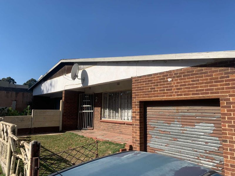 Exceptional Investment Opportunity: Dual 3-Bedroom Houses with Rental Income Potential - Photo 2