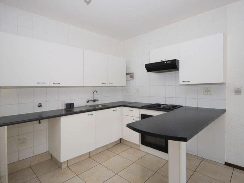 A LOVELY ONE BEDROOM APARTMENT - Photo 8