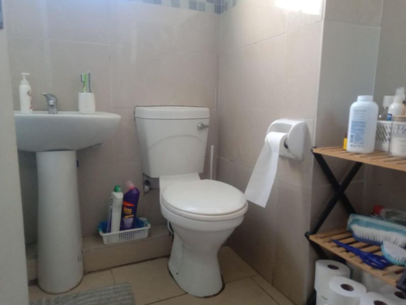 Two Bedroom For Sale In Glenwood - Photo 9