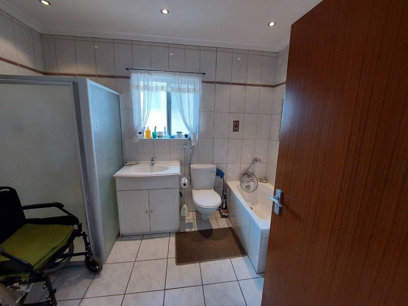 For Sale  Olympia - Freestanding home with flat - Photo 5