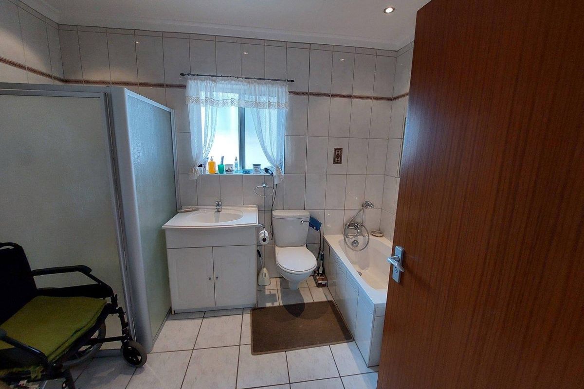 For Sale  Olympia - Freestanding home with flat - Photo 5