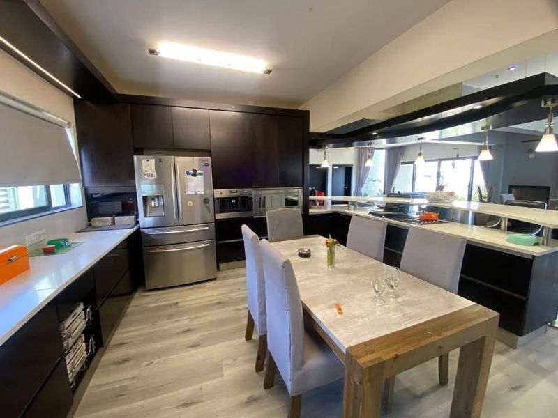 Modern Hilltop Home with breathtaking views - Gamsa Str - Kleine Kuppe - Photo 5