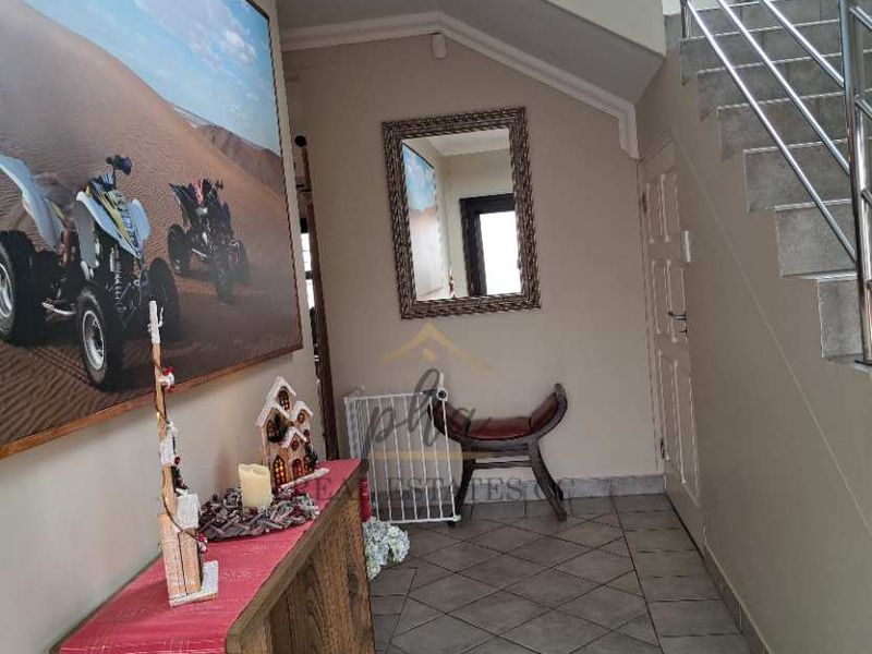 Immaculate 3 bedr, duplex townhouse, close to the beach, for sale in Dolphin Beach. - Photo 5