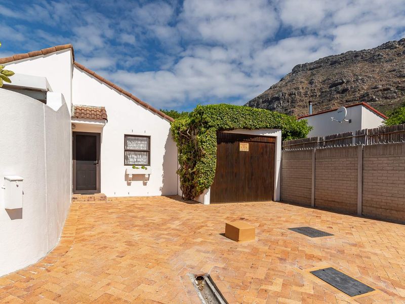 Secure Lock-Up-and-Go in Sought-After Lakeside - Photo 3