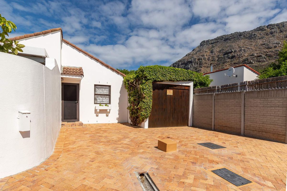 Secure Lock-Up-and-Go in Sought-After Lakeside - Photo 3