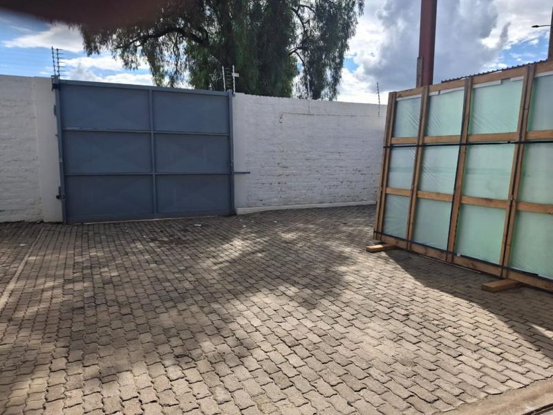 Lafrenz Warehouse and offices For Sale - Photo 4