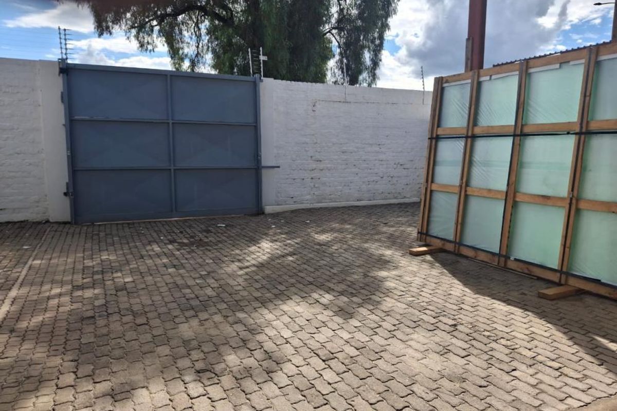 Lafrenz Warehouse and offices For Sale - Photo 4