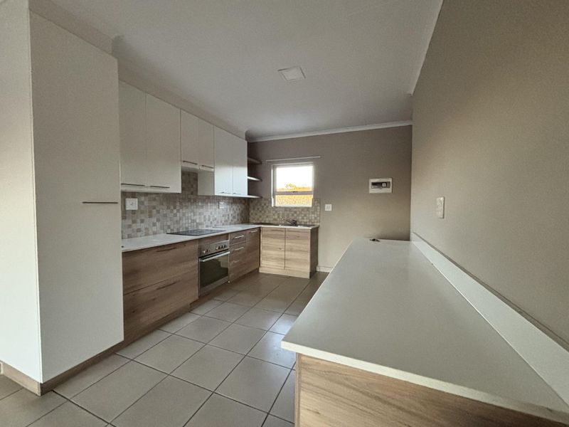 Modern apartment in a secure complex. - Photo 2