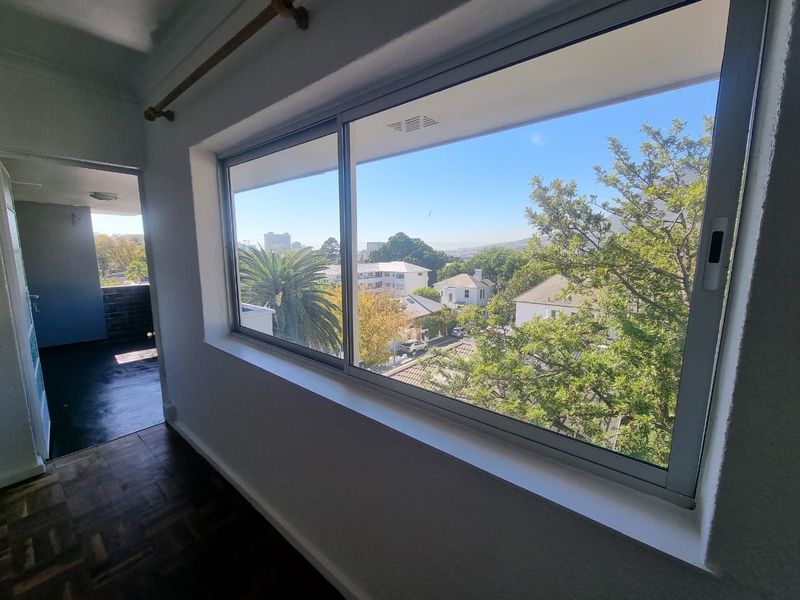 Newly Renovated Spacious Two-bedroom Apartment To Rent in Tamboerskloof! - Photo 8