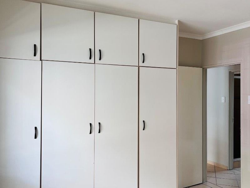 2 Bedroom Flat for Sale | Pionierspark | N$1,250,000 - Photo 5