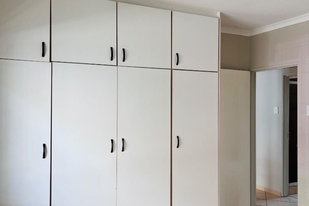 2 Bedroom Flat for Sale | Pionierspark | N$1,250,000 - Photo 5