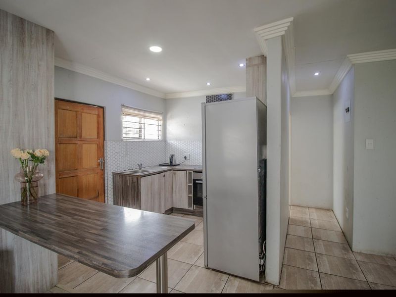 For Sale: Stunning 3-Bedroom Home! - Photo 4