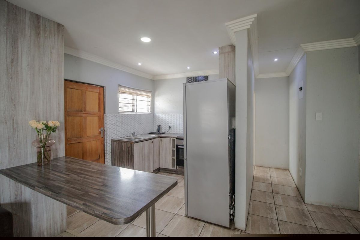 For Sale: Stunning 3-Bedroom Home! - Photo 4