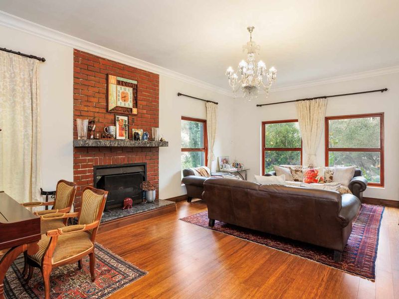 Elegant and Private Five-Bedroom Family Home with Exceptional Mountain Views on Val de Vie Estate - Photo 7