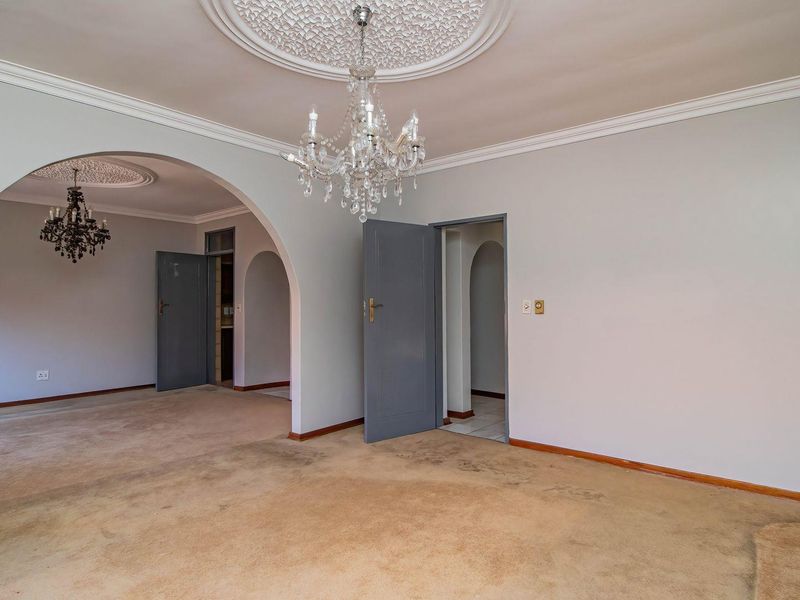 Timeless Elegance Meets Modern Comfort in Lakefield - Photo 2