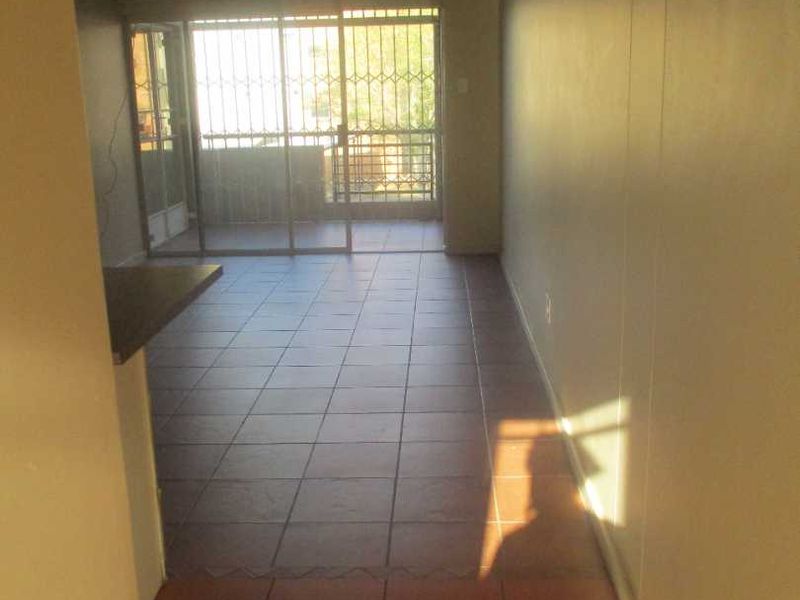2 Bedroom to rent in Waterkloof Glen - Photo 5