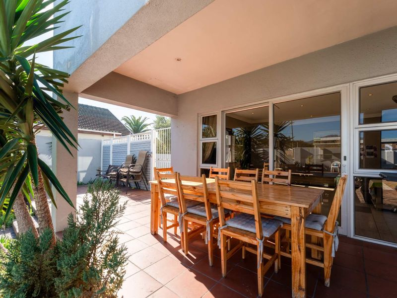 Versatile Dual-Dwelling Home with Pool & Entertainment Area in the Heart of Plumstead - Photo 5