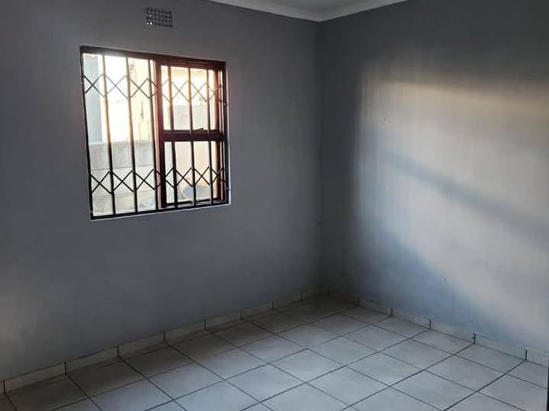Charming 3-Bedroom House for Rent in Harare - Photo 7